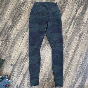 Alo High-Waist Camo Vapor Legging
